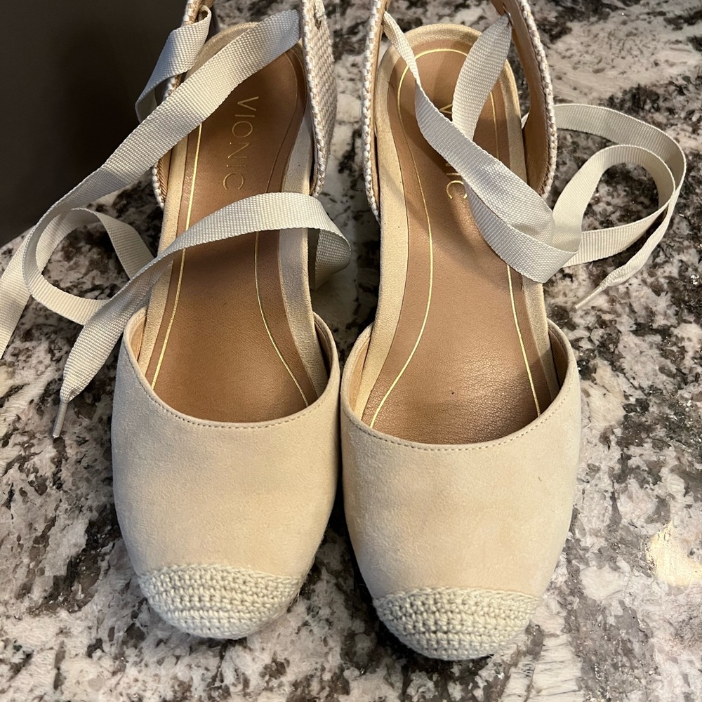 Vionic Aruba Maris Size 8 Light Tan Lace-Up Espadrilles